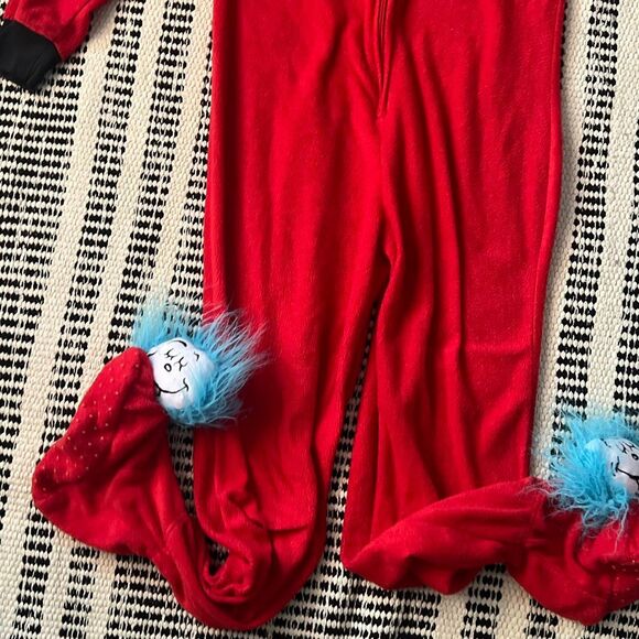 Dr.Seuss Size Medium Red Thing 1 and thing 2 footed Pjs women’s - Picture 2 of 5